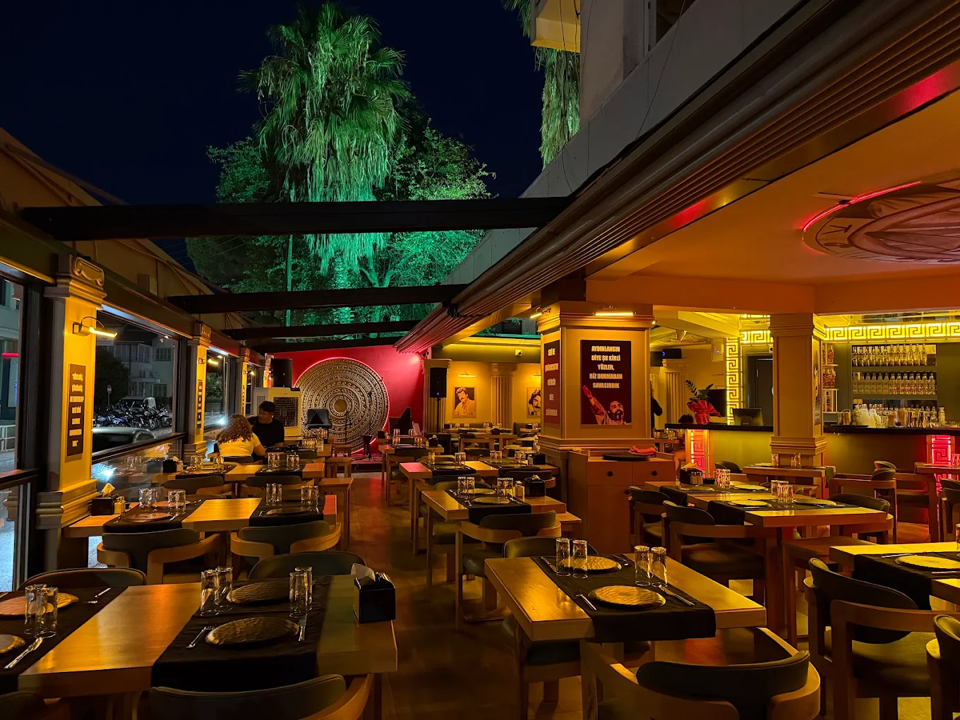 Lefkoşa en iyi eğlence mekanları - Ferdi Baba rakı ve kokteyl barı